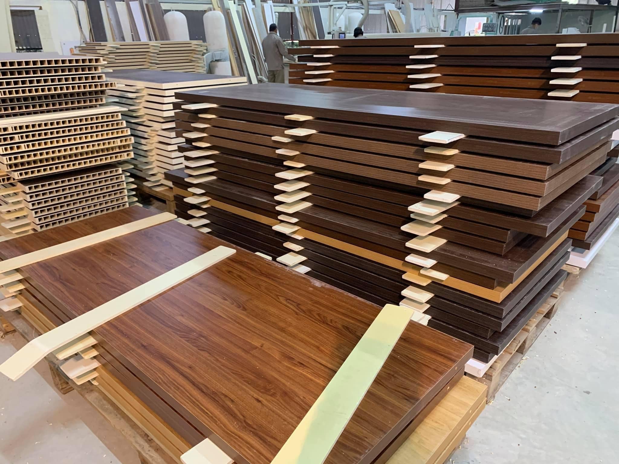 sản xuất cửa nhựa composite