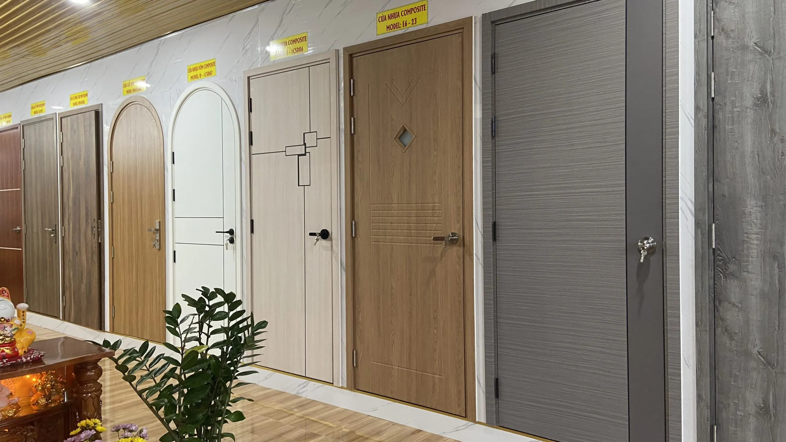 cửa nhựa composite phủ da